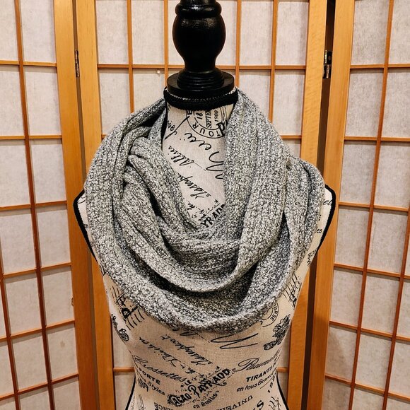 New Haven The Snood Scarf, One Size, Excellent Used Condition! (EUC) - Picture 3 of 5